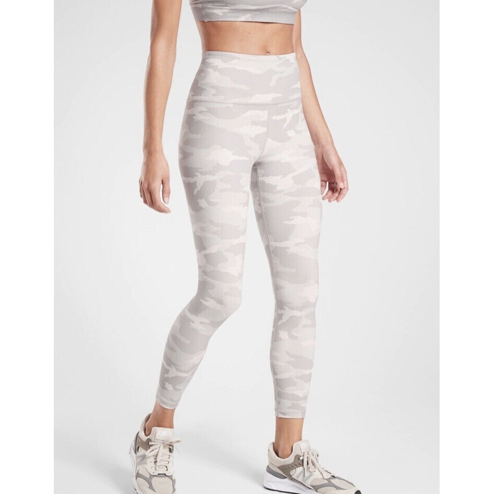 Athleta Elation Camo 7/8 Tight Leggings Size XS Taupe 563650 Camouflage Yoga